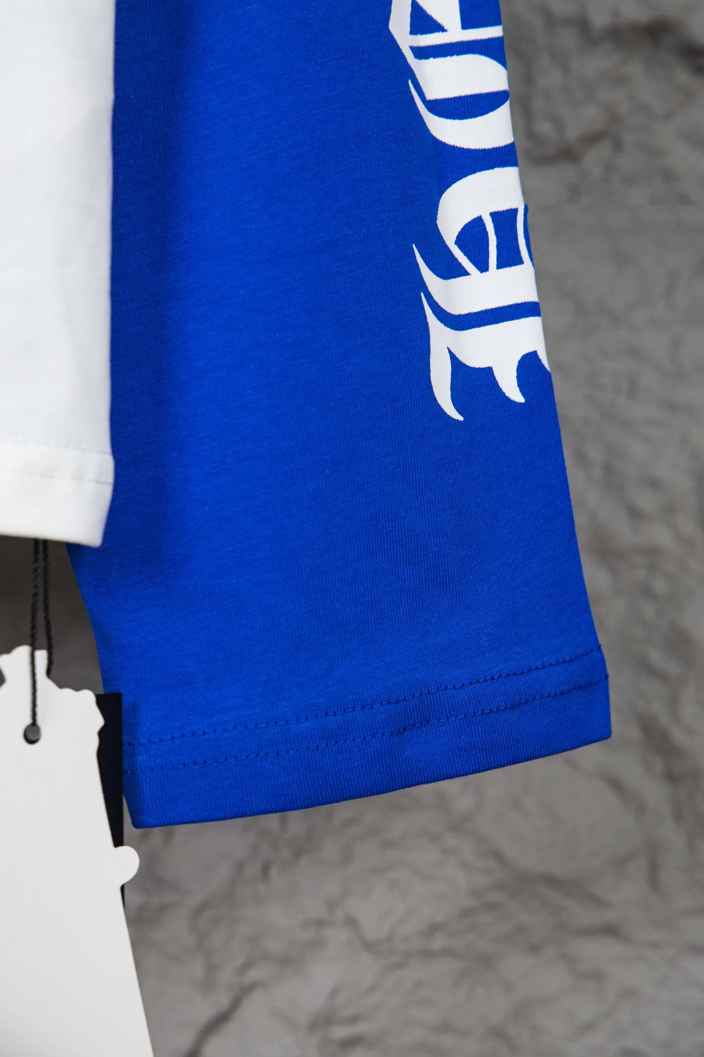 P170 Chrome Hearts/Chrome Hearts 23ss Sanskrit horseshoe splicing print popular long-sleeved T-shirt 260g 85 pure cotton double yarn, skin-friendly, comfortable, soft and breathable. Matching threads, long-lasting washing without deformation. Color: white and black, white and blue -Size: S M L XL
